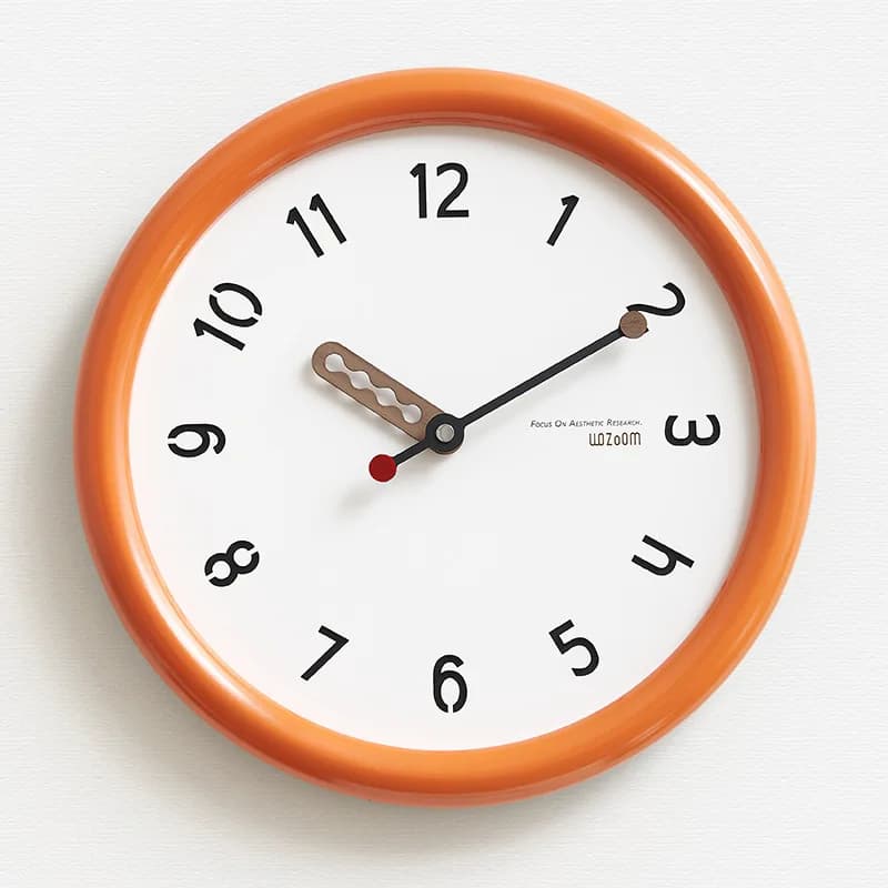 Modern minimalist wall clock for living room, stylish and grand, round-shaped clock hanging on the wall