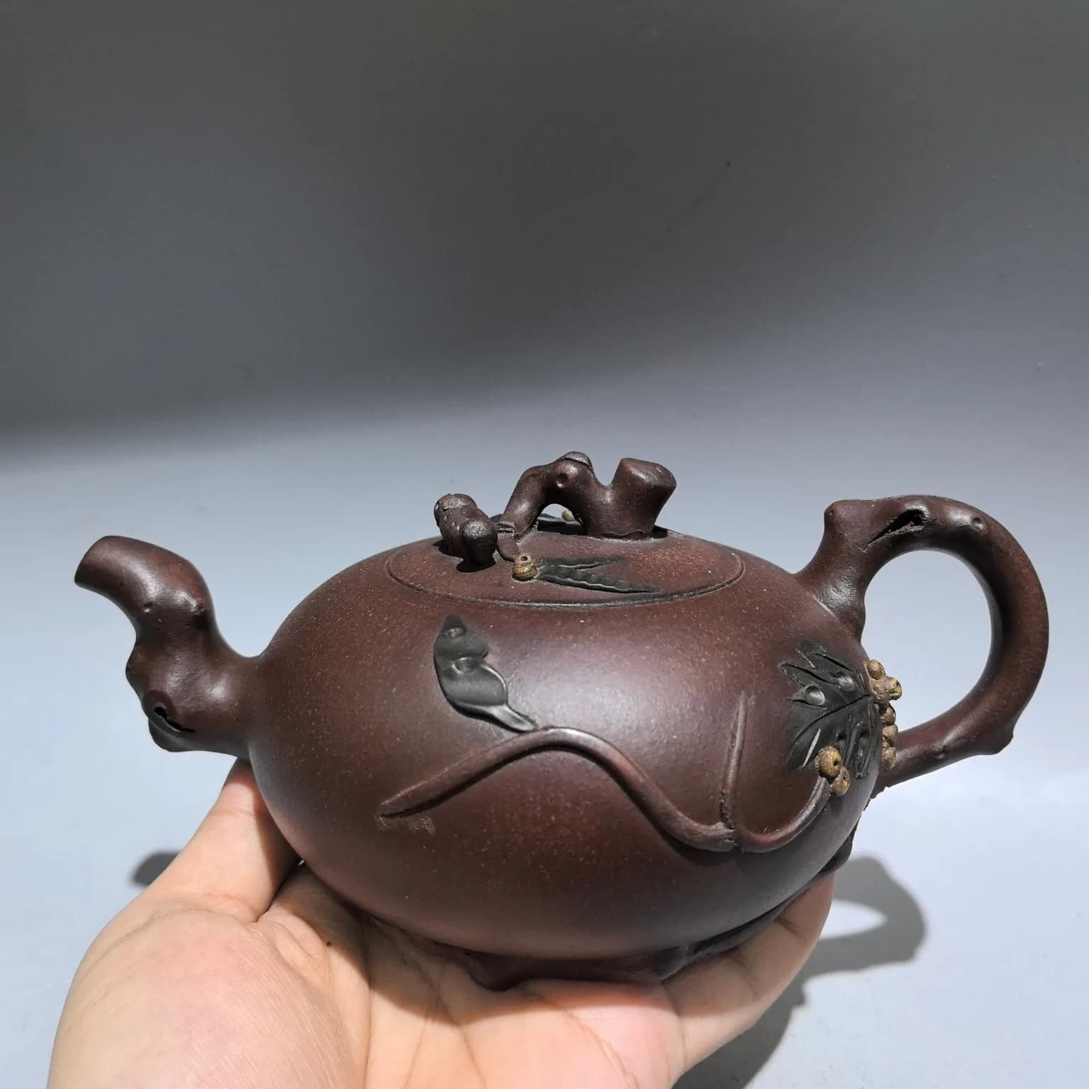 7"Chinese Yixing Purple Clay Teapot Kettle Pine Tree Root  Grape pattern Teapot Flagon Gather fortune Office Ornaments