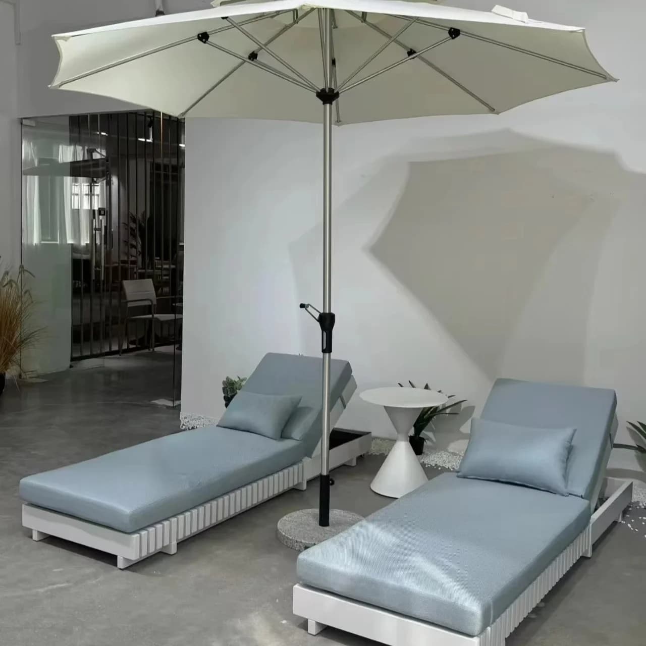 Modern Outdoor Garden Hotel Poolside Beach Chaise Lounge Aluminum Sunbed Waterproof Solid Wood Teak for Exterior Park Use