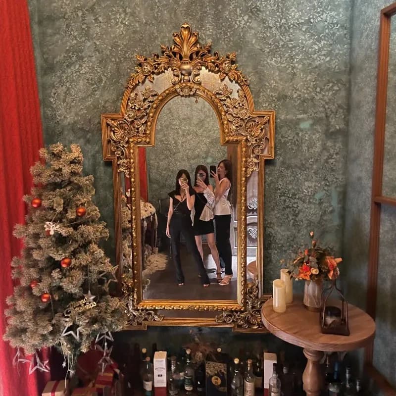 Luxury Modern Mirror Aesthetic Dressing Table Vintage Bathroom Mirror Decoration Makeup Spiegel Wand Living Room Decorations