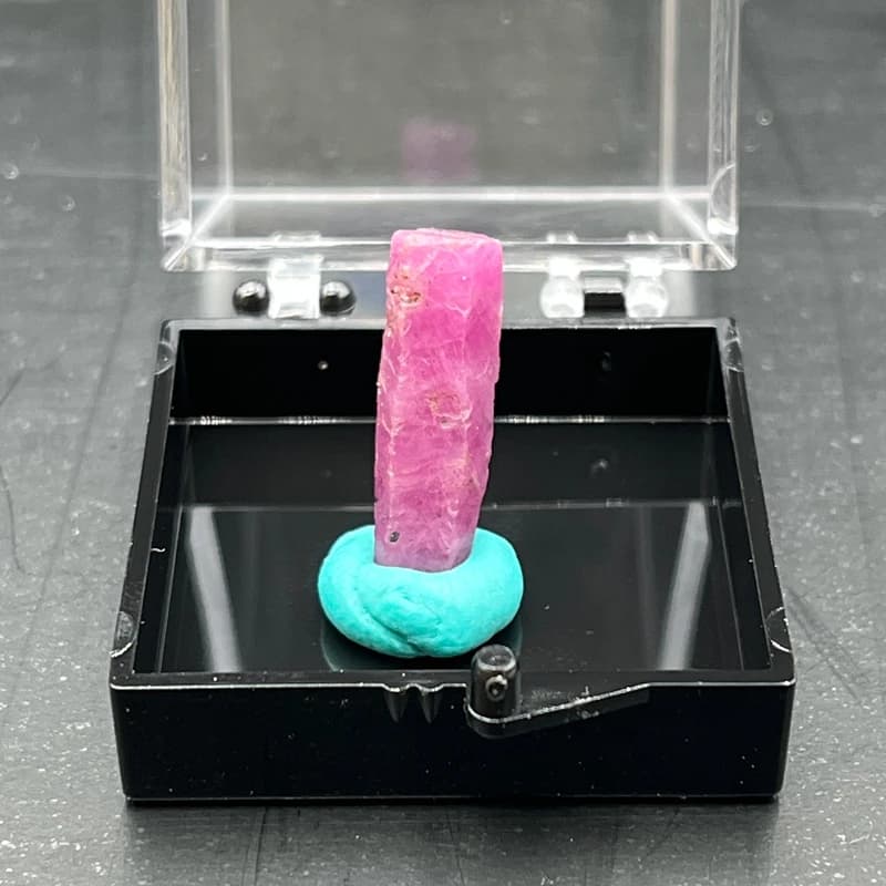 100% natural Myanmar Fluorescent Ruby rough mineral stones and crystals healing crystals quartz gemstones +Box 35mm