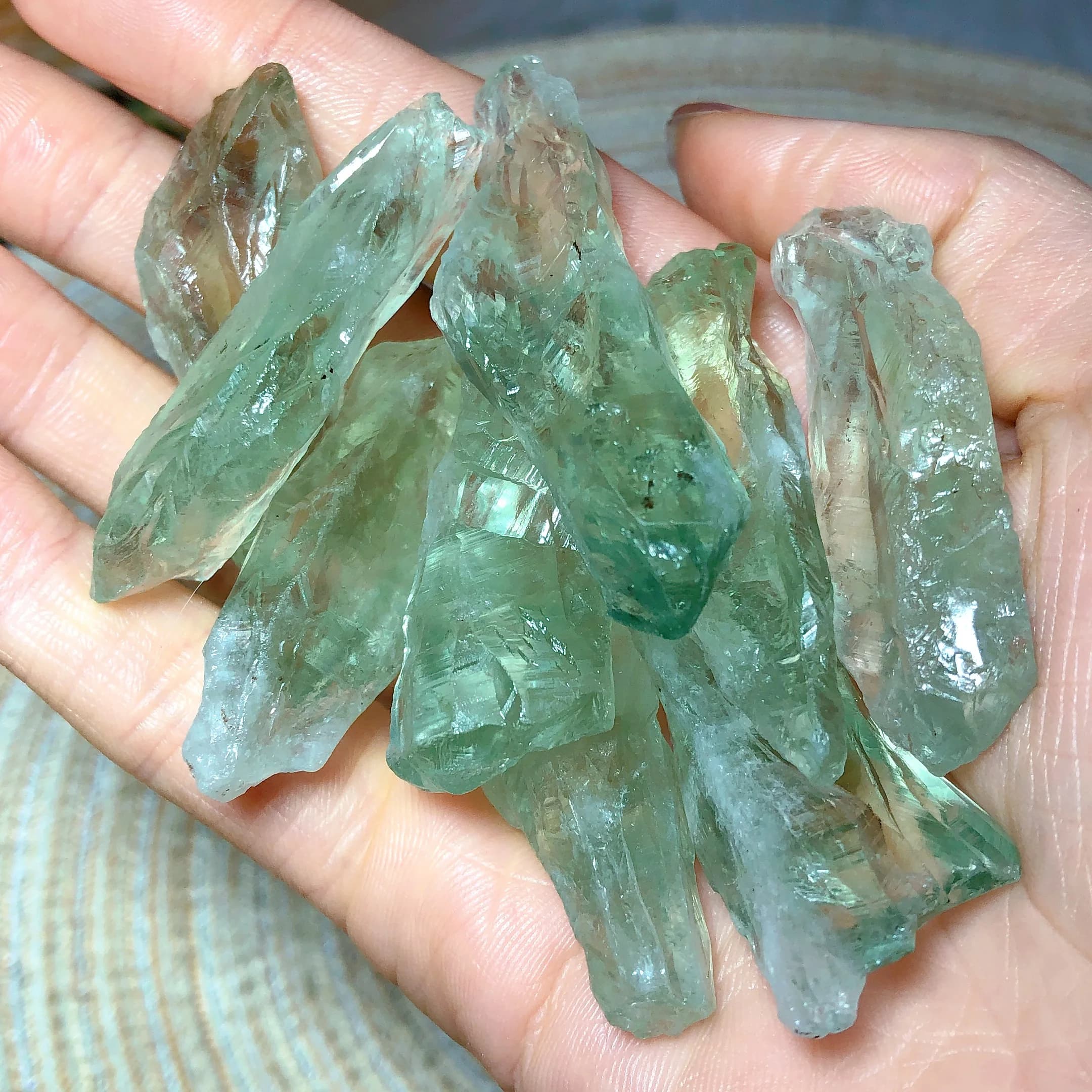 Natural Crystals Green Quartz Needle Raw Stone High Quality Healing Specimen Home Decorations Energy Mineral Ore
