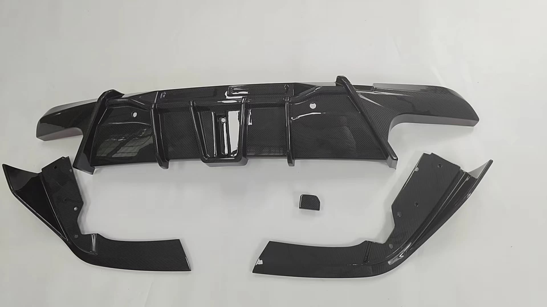 High Quality Dry Carbon Fiber Rear Diffuser with Rear Splitter for F96 X6m F95 X5m Rear Bumper Lip with Side Spat Fitment Good
