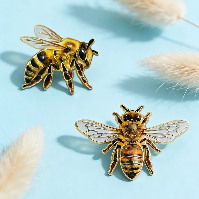 Creative Simulated Bee Shape Brooch Insect Style Metal Enamel Pin Badge For DIY Clothing Bags Hat Scarf T-shirt Jeans Decoration