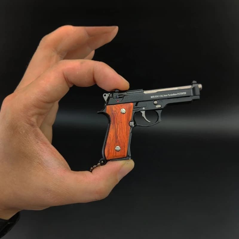 Collector's Edition 1:3 Mini Wooden Handle M92F Model Gun Metal Keychain Pendant Removable Toy Men's Gift