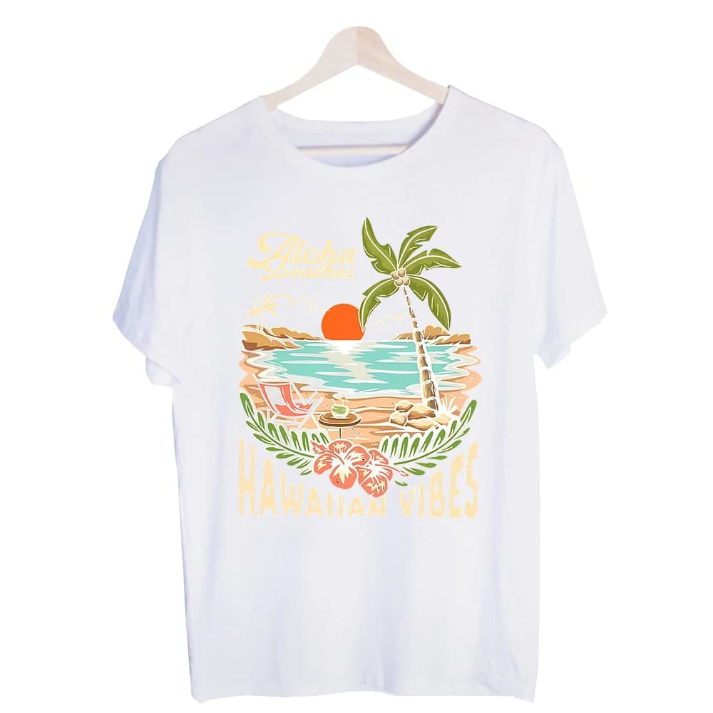 Men's Hawaiian Beach Scene Graphic Tee, Short Sleeve Crew Neck T-Shirt for Summer Vacation and Casual Outfits