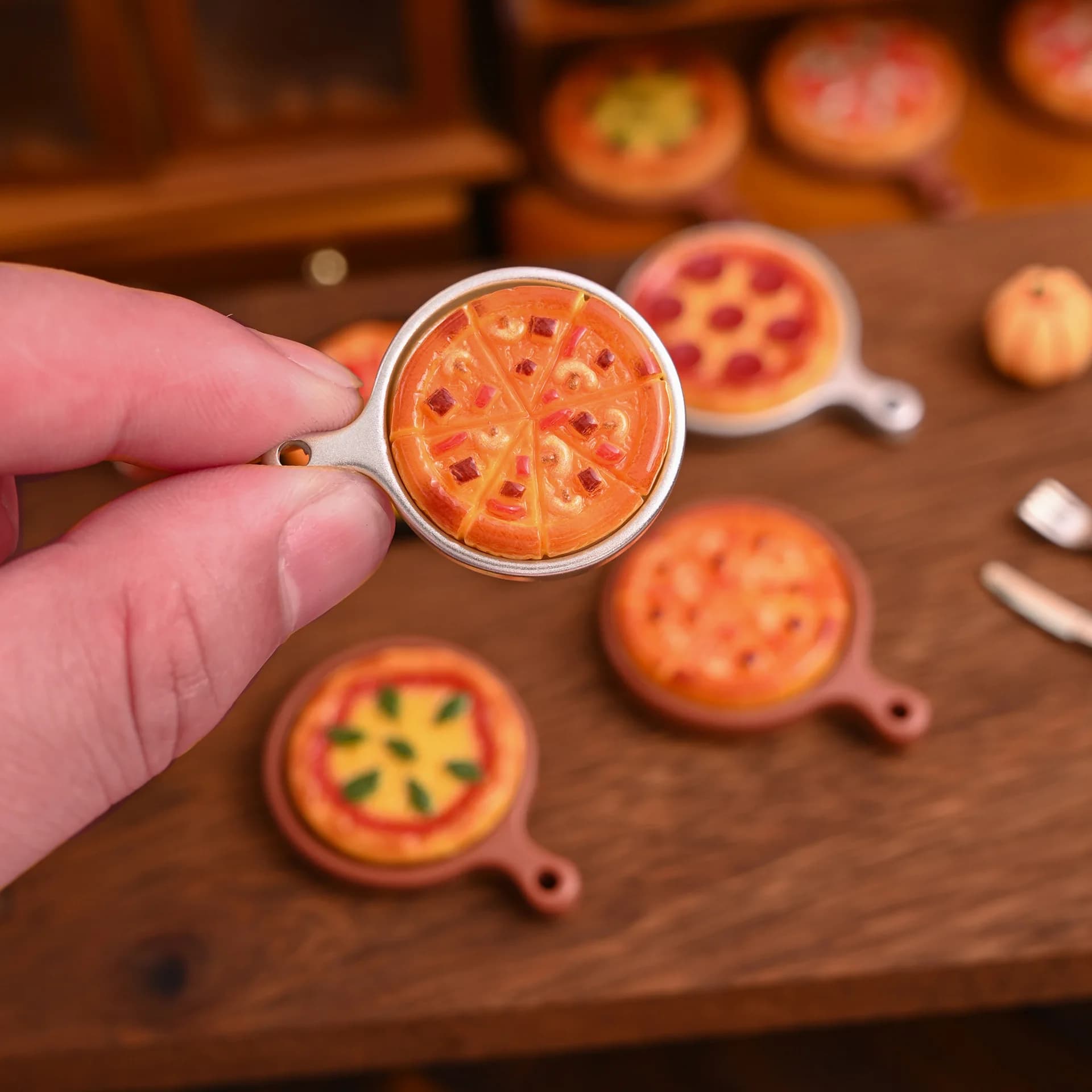10pcs Dollhouse Mini Pizza Seafood Sausage Pizza Model Tray Food Model Resin Miniature Desktop Decor Small Ornament Accessories