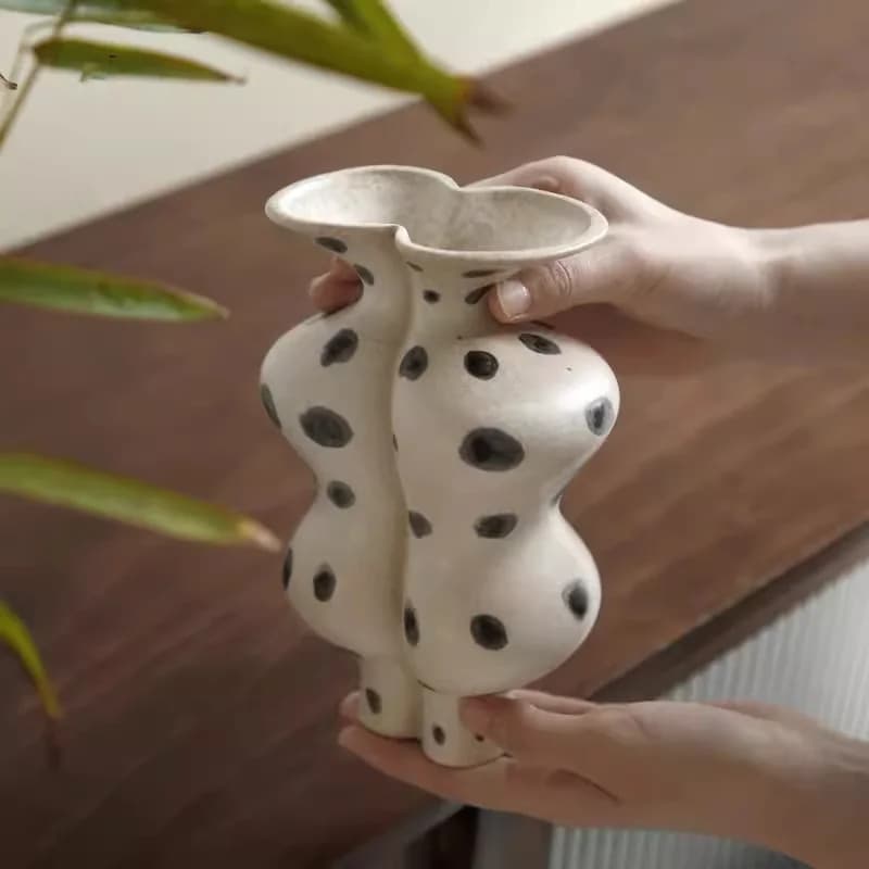 Hand-painted Ceramic Vase Chinese Retro Bottle Handcrafted Irregular Porcelain Vase Flower Pot Home Decoration Accessories