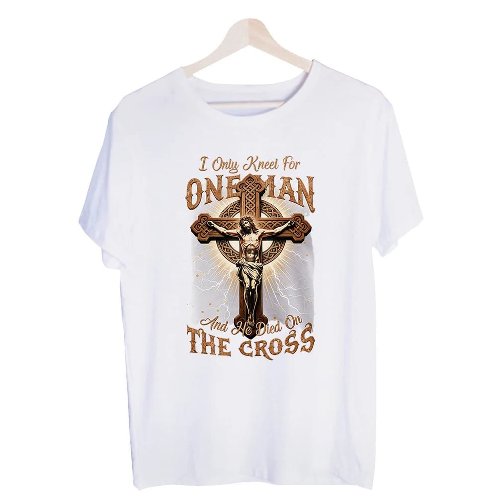 Men's Cross and Crucifixion Graphic Tee, Short Sleeve Crew Neck T-Shirt for Religious Casual Wear and Daily Outfits