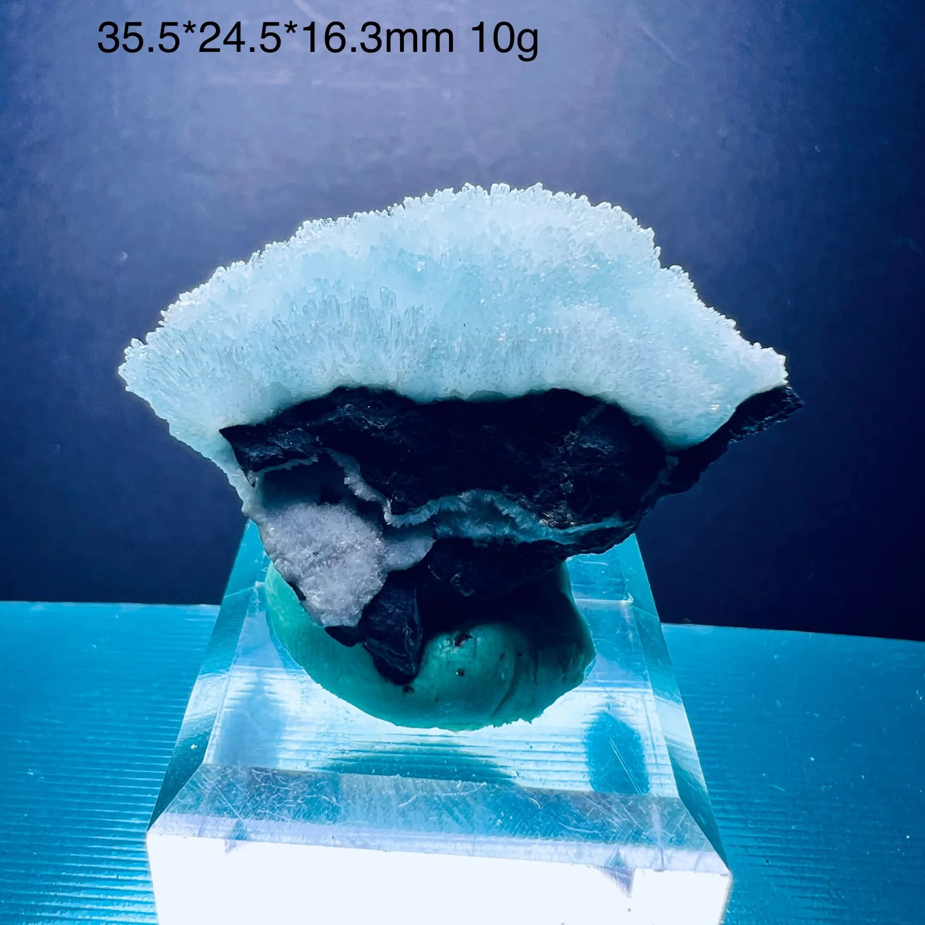 Natural mineral blue calcite crystal specimen, raw stone, collection stone, decorative stone, science popularization.