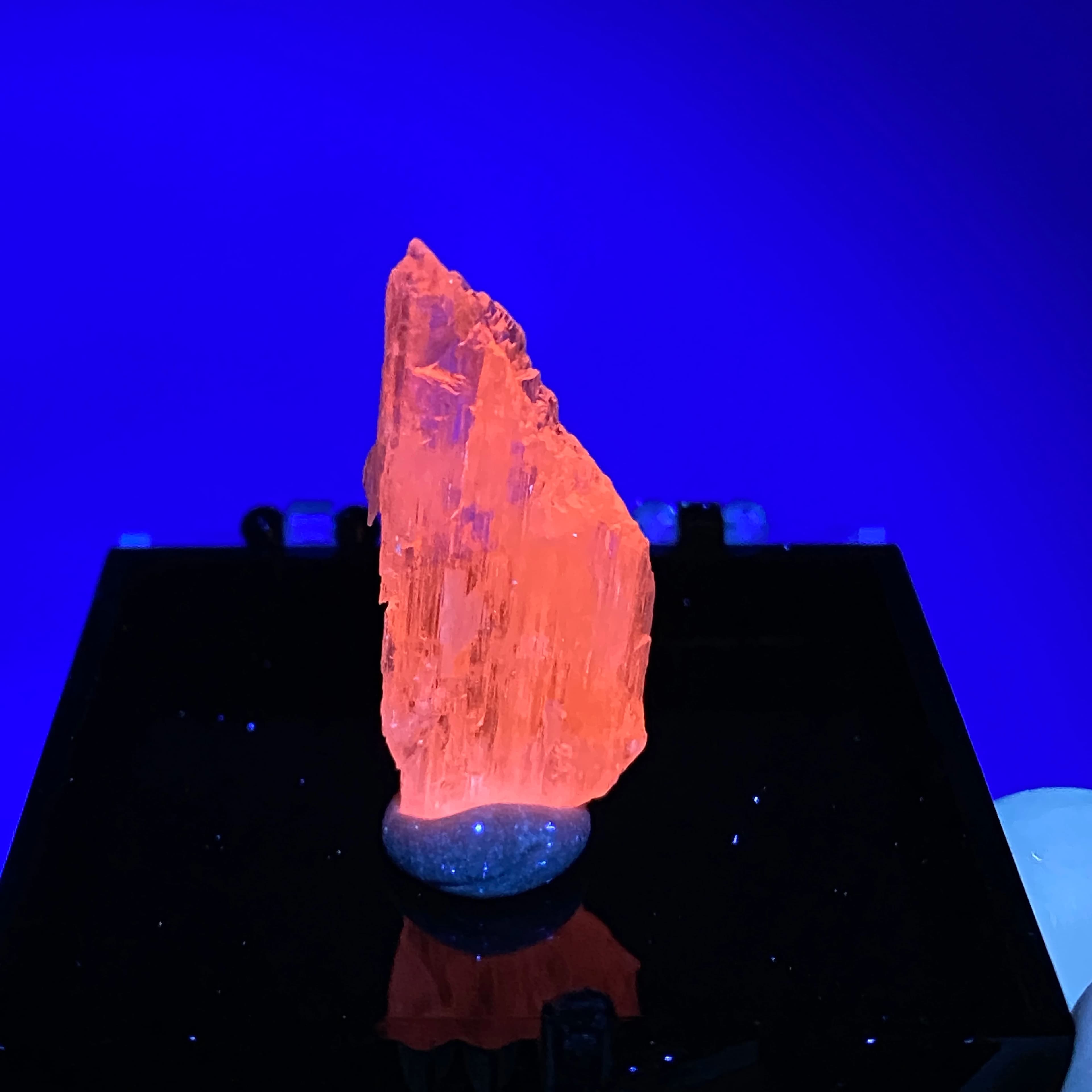 Natural Purple Lithium Grey Crystal Specimen Fluorescent Effect Teaching Meditation Healing Home Decoration Gift