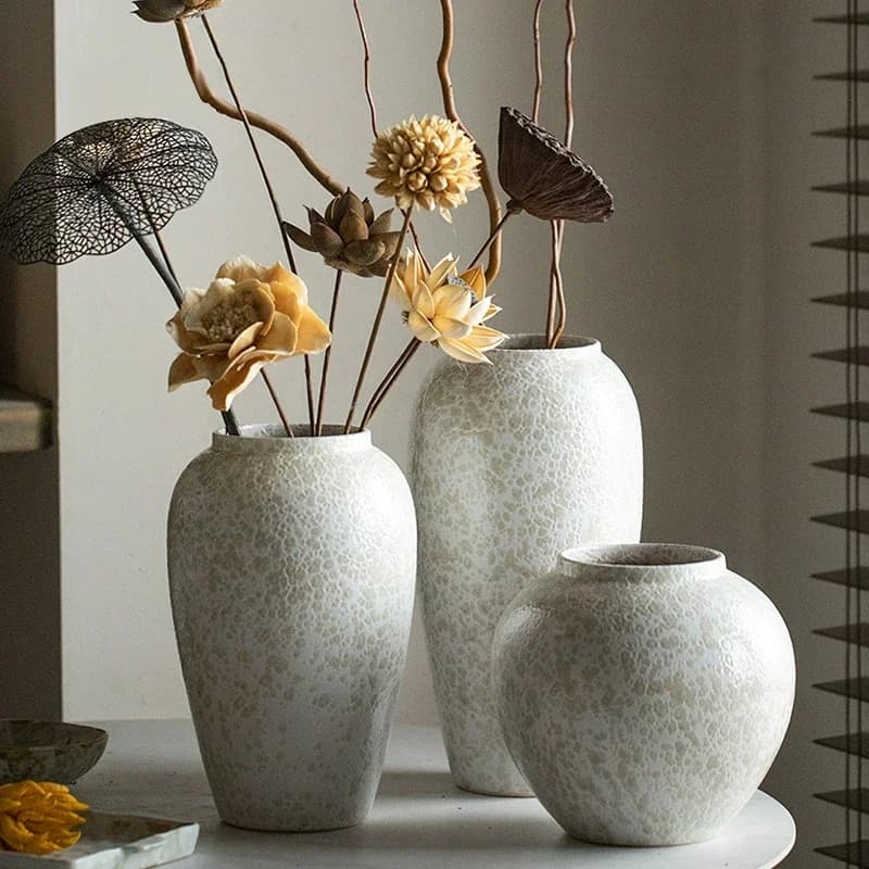 Retro Art Style Ceramic Vase White Distressed Pottery Vase for Dried Flowers Home Decoration Entryway Living Room Ornament