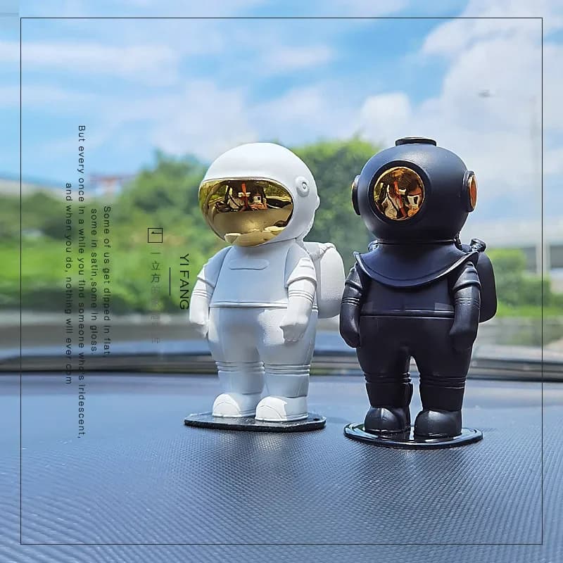 Astronaut Ornaments Creative Astronaut Spaceman Sculpture Decoration Space Tide Play Plating Crafts