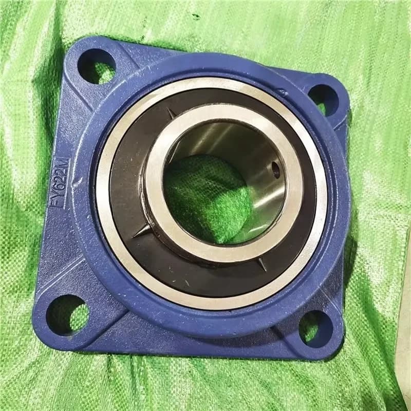 China UCFS322 Pillow Block Bearing Set Screw Locking Piloted Four-Bolt Flange Unit Bearing UCFS322