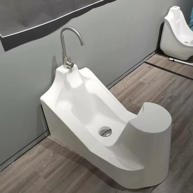 With drain and easy cleaning, suitable for apartment bathrooms