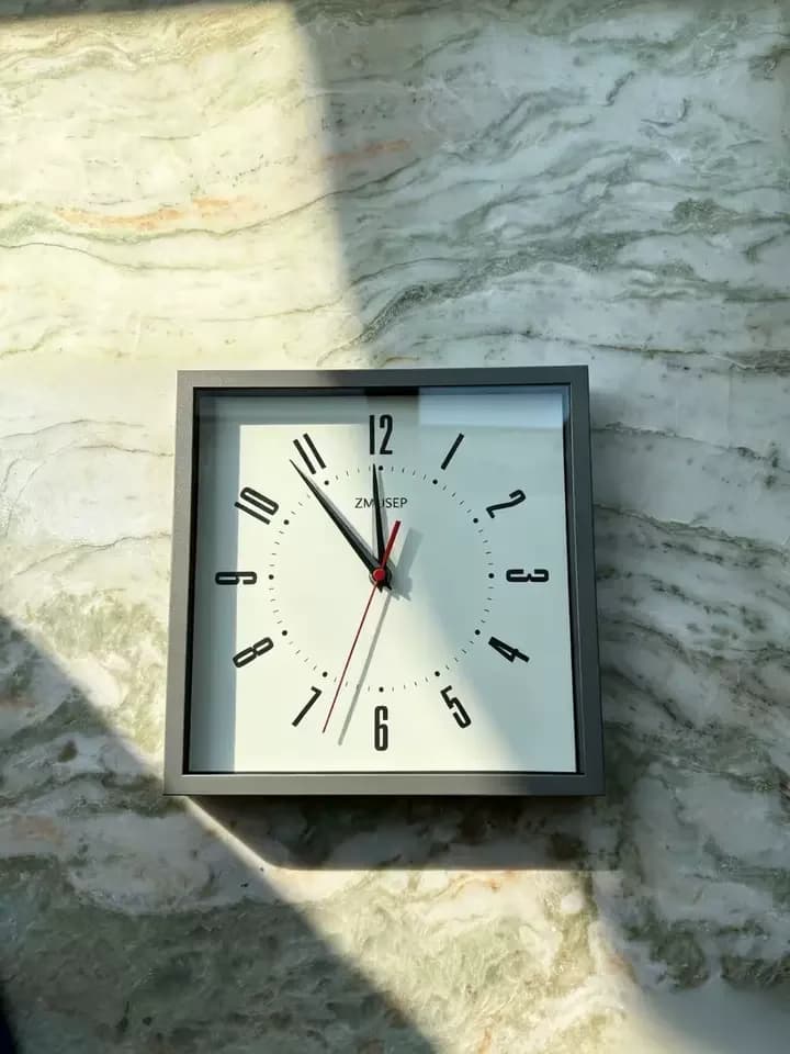 Silence Modern Minimalist Metal Square Mute Wall Clock 25cm Creative Nordic Style Distinctive Home Living Room Bedroom