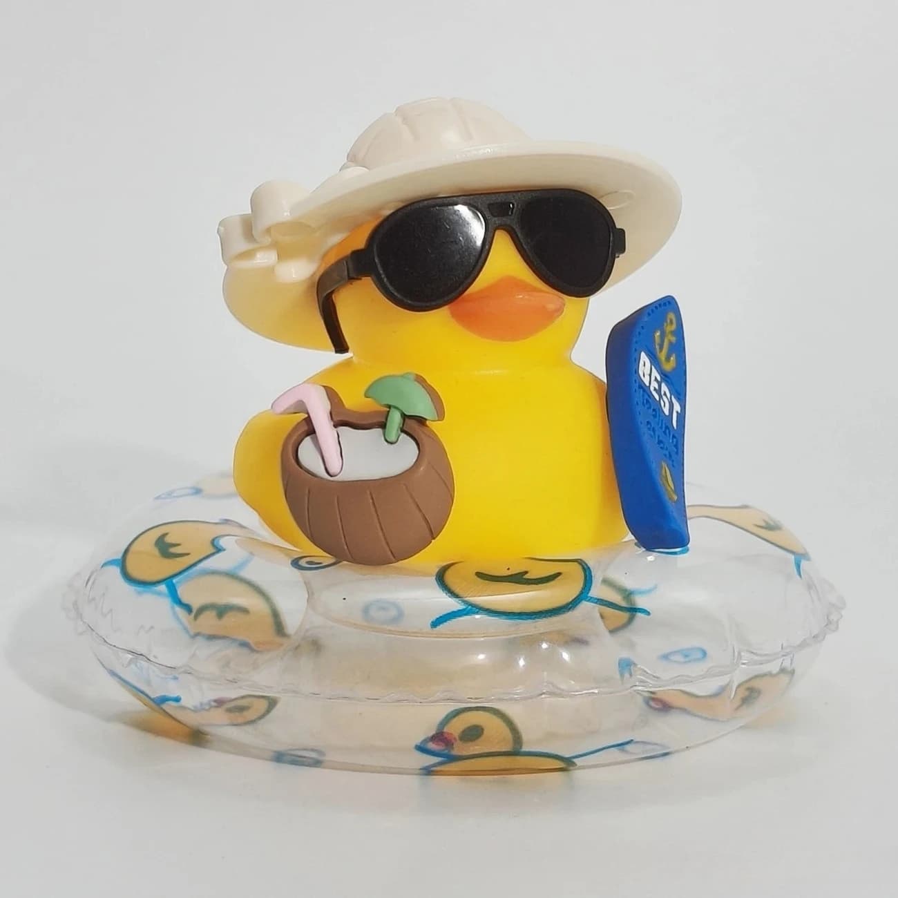 Summer Yellow Duck Coconut Skateboard Hat Rubber Squeezing Duck Cute Ornament Can be Placed in Bedroom, Living Room, Car
