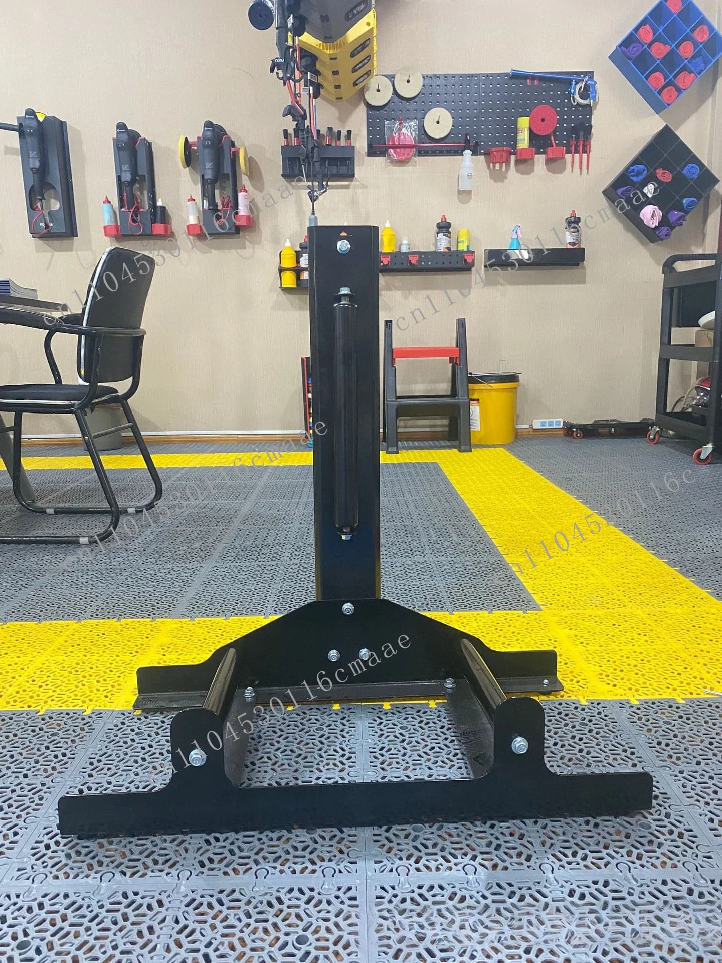 Tire Cleaning Bracket, Thickened Iron Bracket, Wheel Hub Cleaning Rack, Car Wash Tire Cleaning Rack.