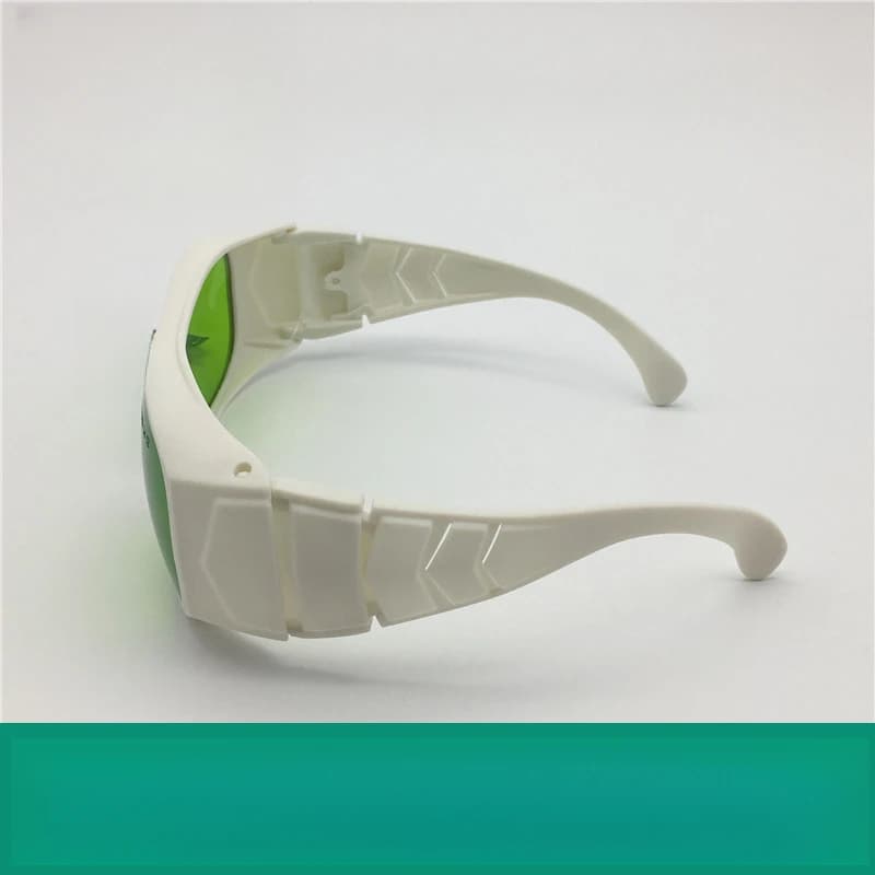 Anti-laser glasses, anti-1064nm band protection