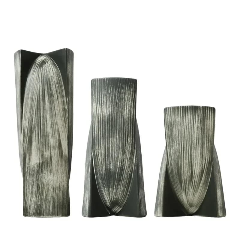 Medieval ceramic vase, hand-scratched old retro creative flower arrangement, black and white color matching pendulum