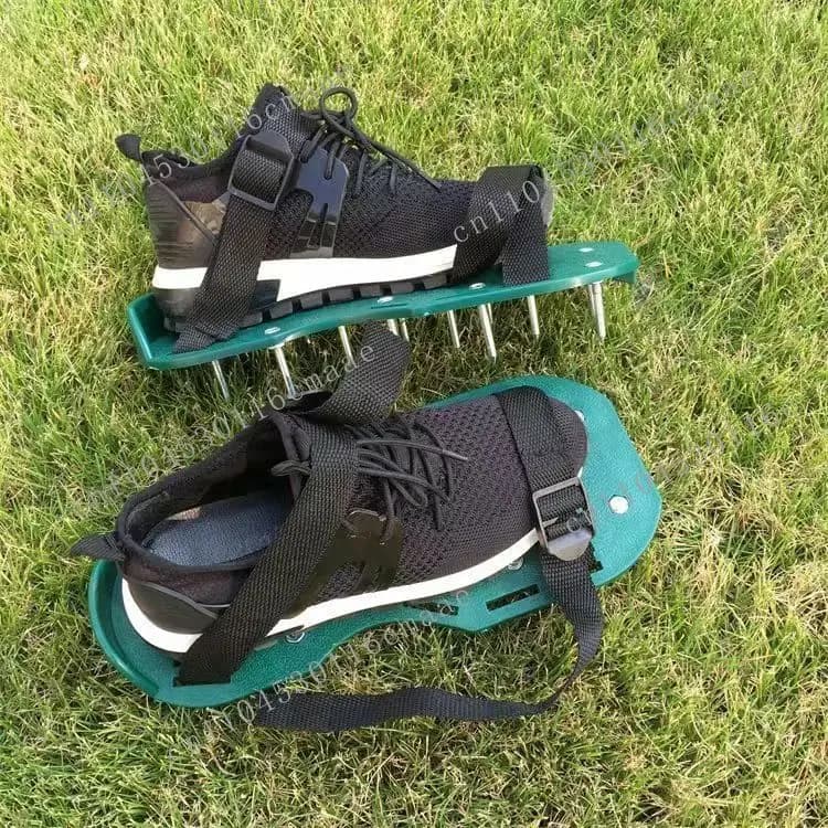 Soil lifting nail shoes engineering floor cement self-leveling paint special shoes lawn non-slip nail shoes