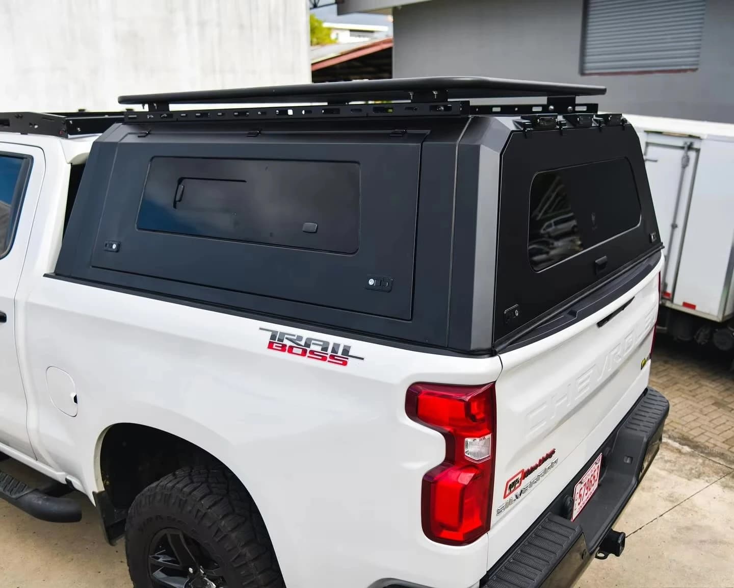 4x4 Offroad Waterproof Steel Hard Top Canopy Pickup Truck Topper Camper Side Steps for Chevrolet Silverado