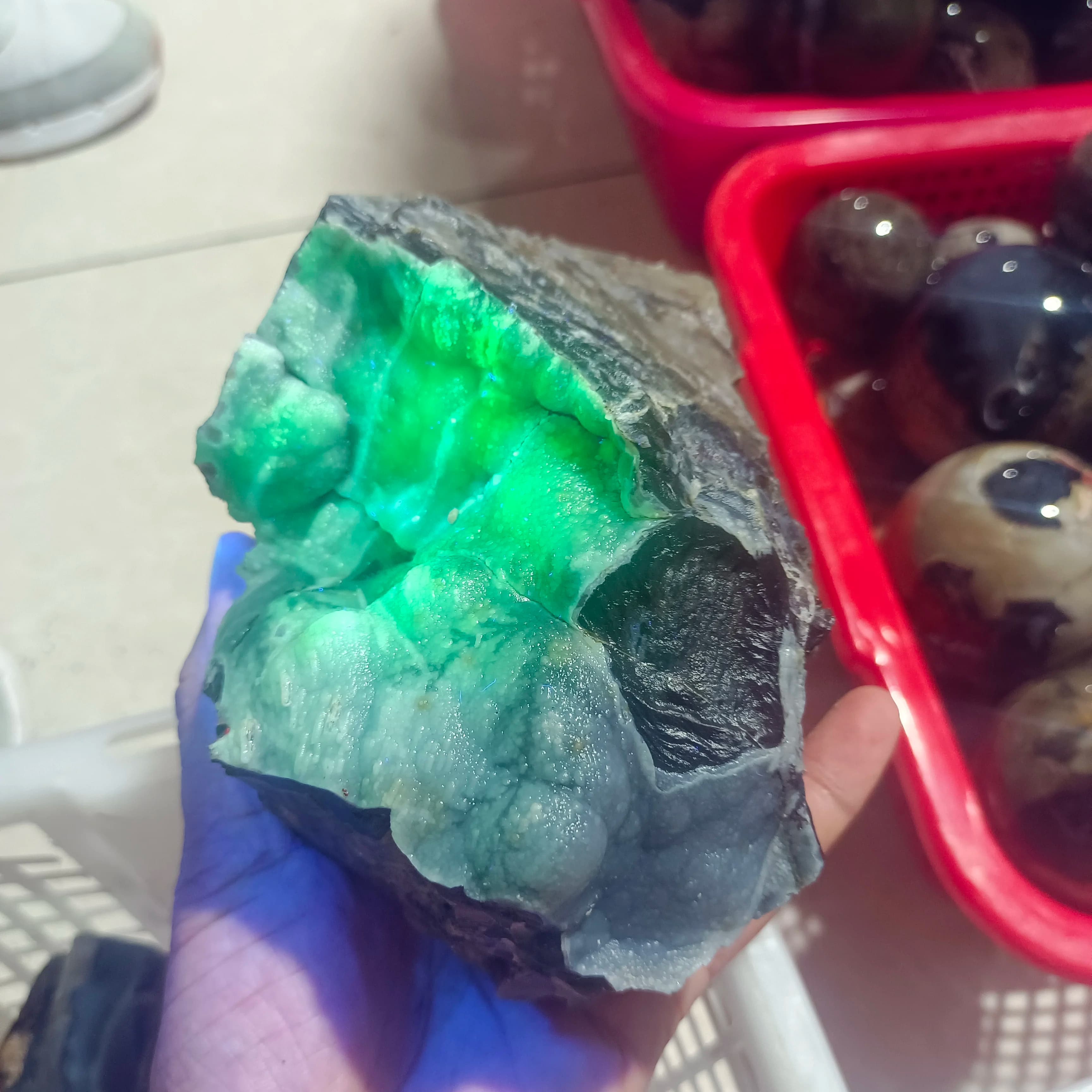 Magical Natural Fluorescent Agate Ore Quartz Crystal Mineral Specimen Healing Decorative Home Office Degaussing Gem