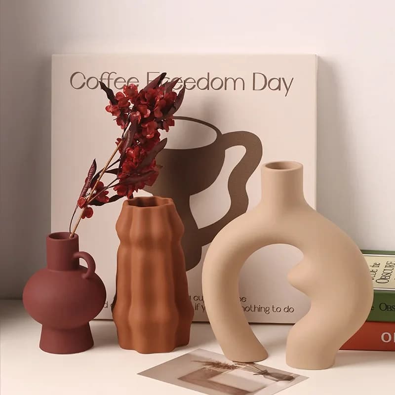 INS-Style Maillard Ceramic Vase: Elegant Home Decor Piece for the Living Room or Entryway; Ideal for Fresh and Dried Flower Arra