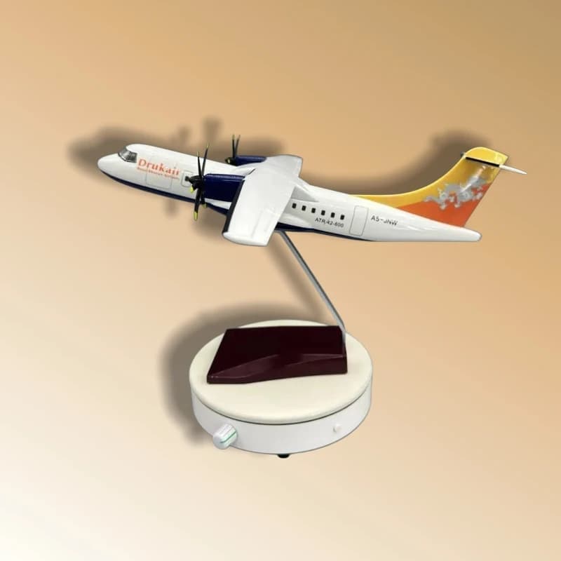 32cm ATR42-600 Bhutan Airlines 1/70 Scale Die-Cast Resin Aircraft Model with Wooden Base and Movable Landing Gear