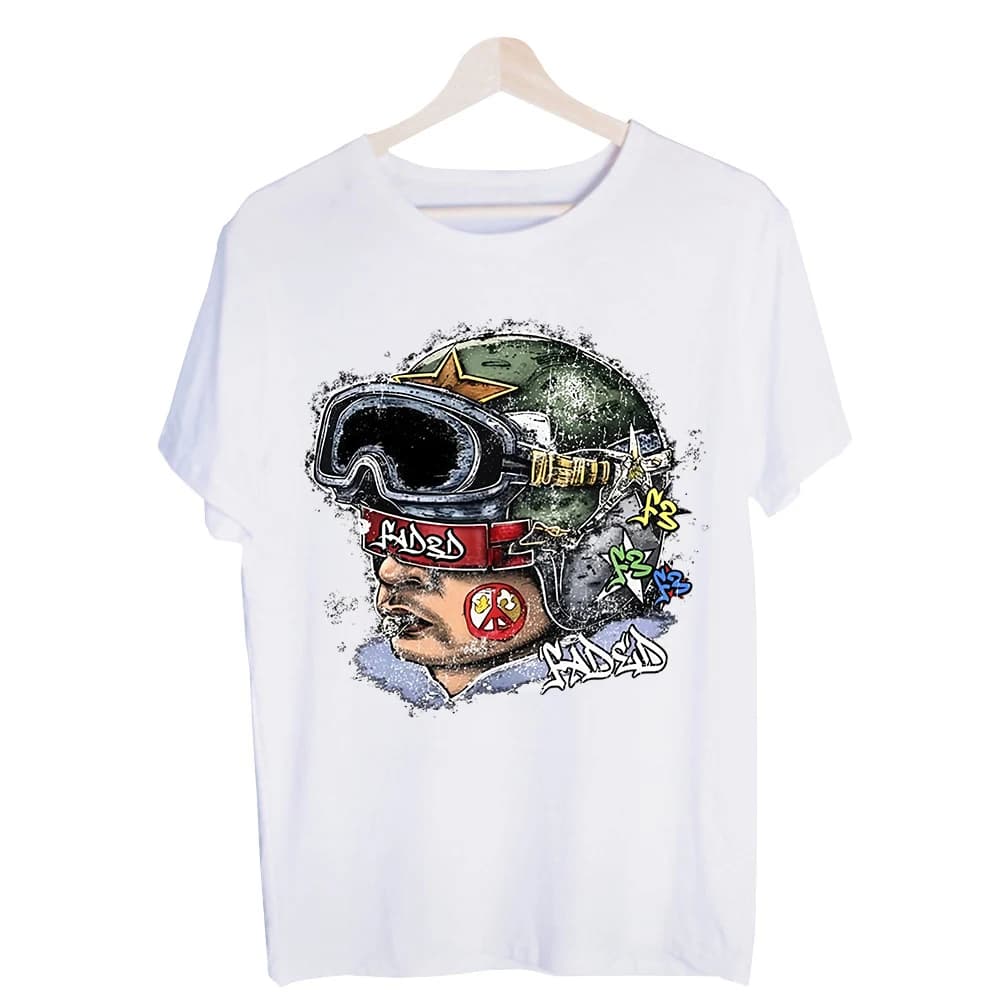 Men's Military Helmet Graphic Tee, Short Sleeve Crew Neck T-Shirt for Urban Streetwear and Casual Outfits