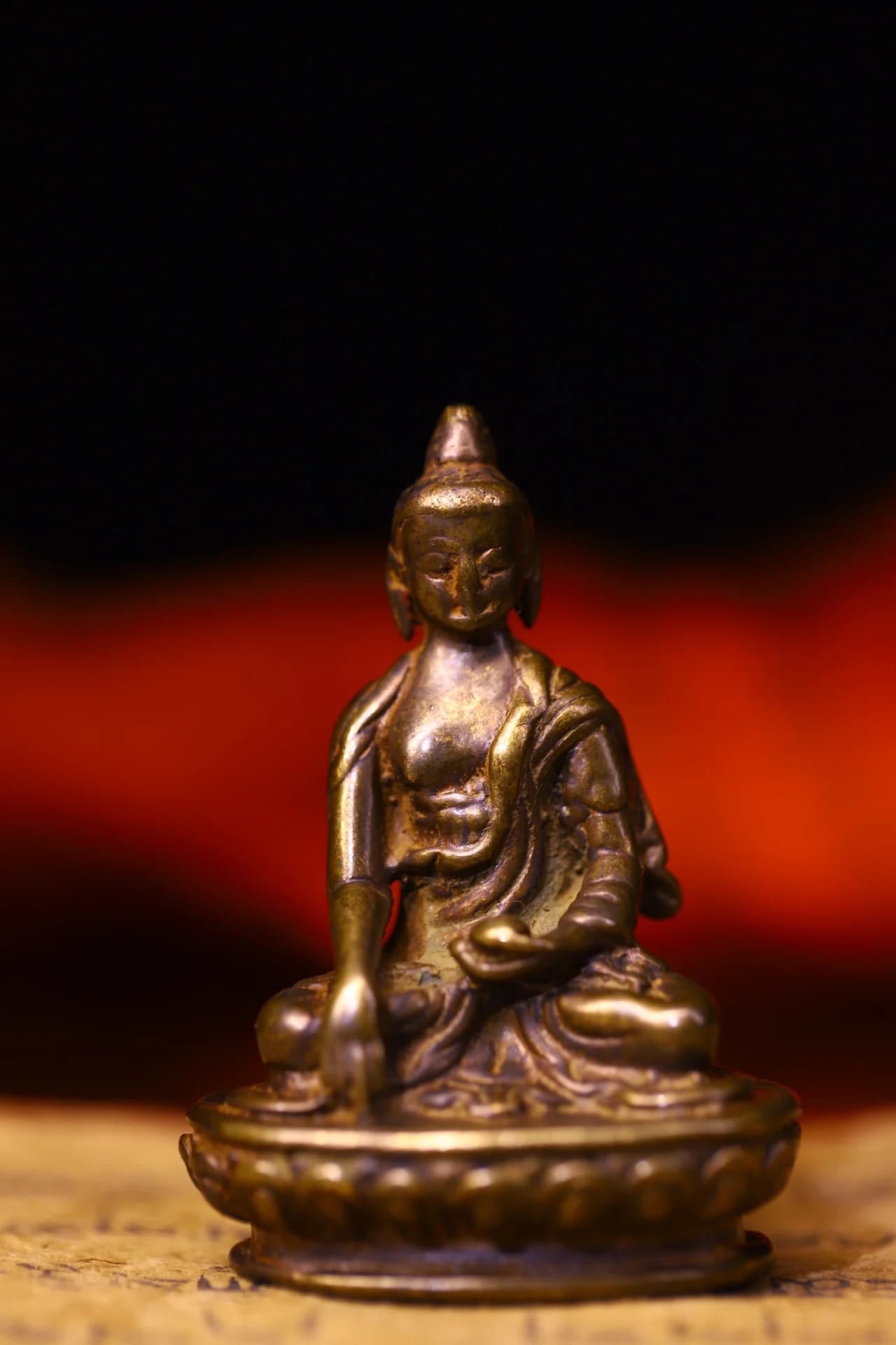 2"Tibetan Temple Collection Old Bronze Cinnabar Gilded Shakyamuni Sitting Buddha Amulet Dharam Worship Hall Town house
