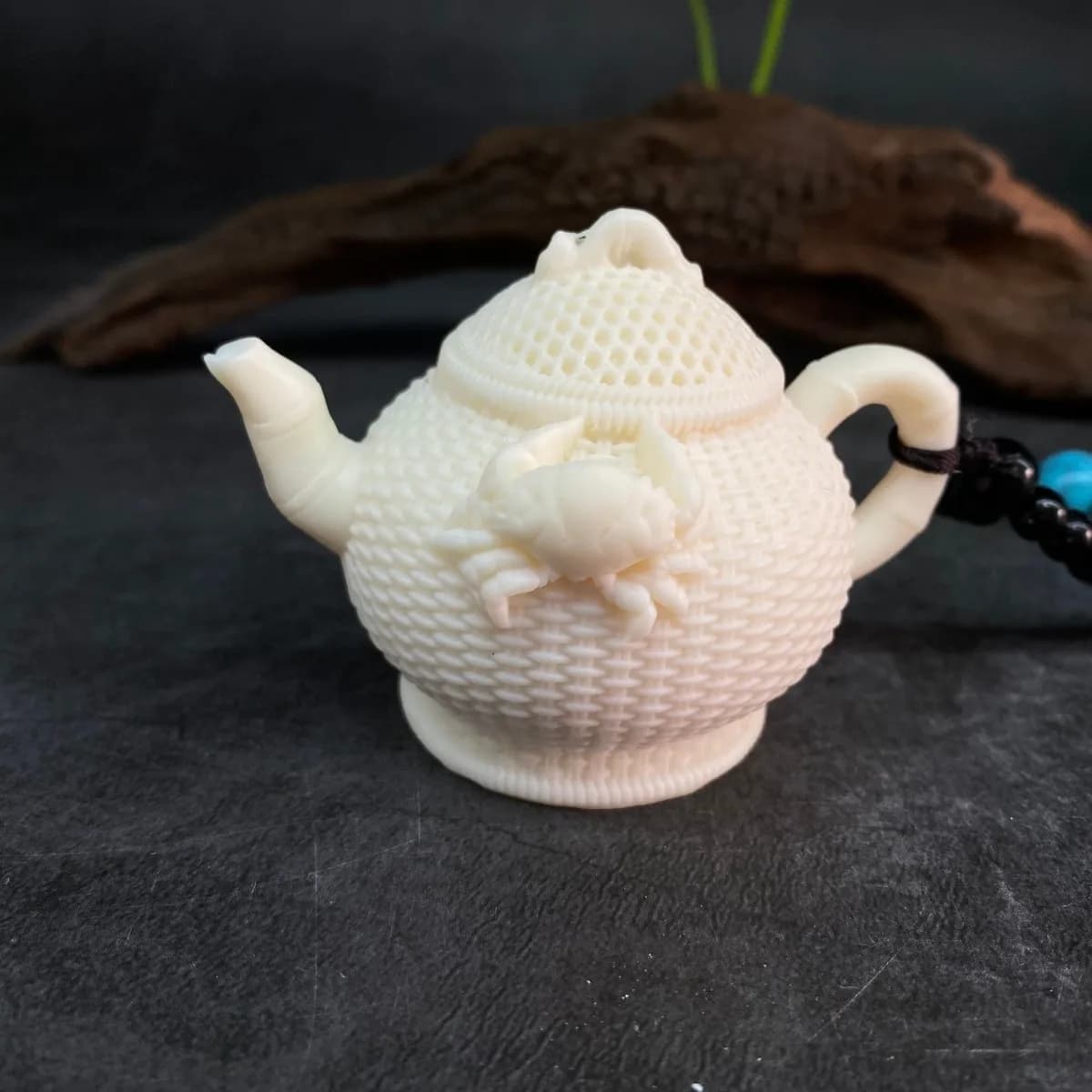 Ivory Nut Carved Crab Windfall Teapot Hand Piece Desktop Tea Pet Wenwan Collectible Craft Ornament