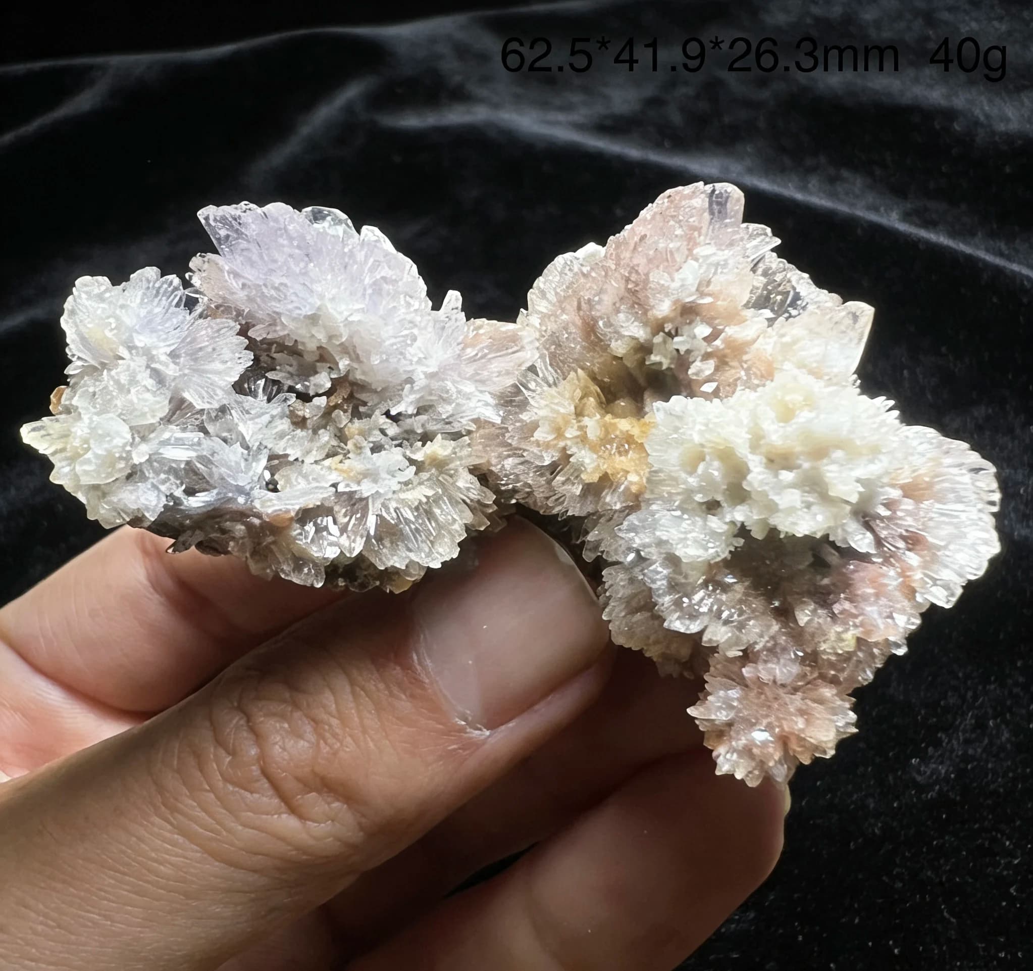 Natural gypsum flower mineral crystal rock specimen, original stone, odd stone, decorative item for collection and appreciation