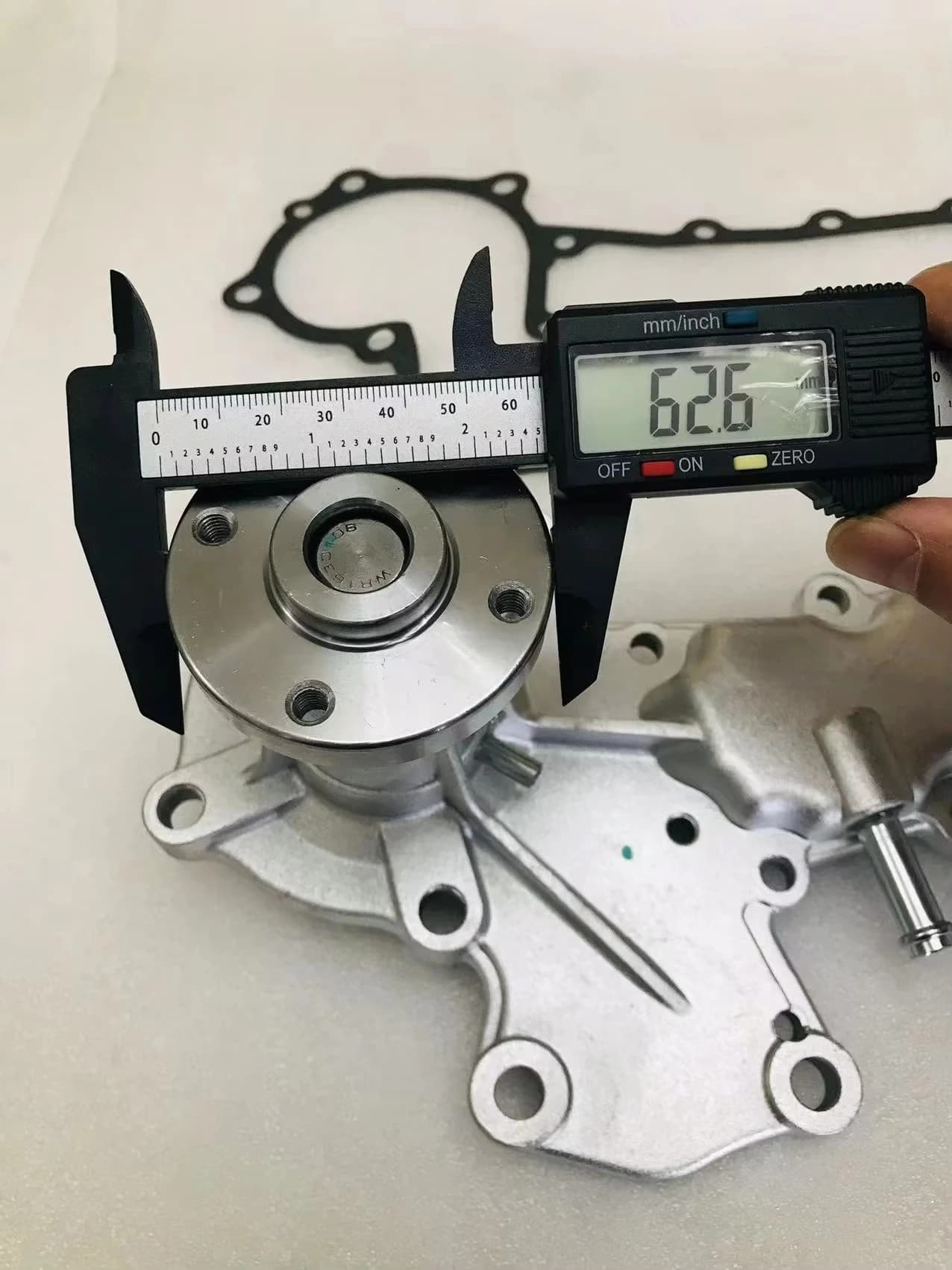 Engine Water Pump 1E017-73030 1E017-73032 6681879 for Kubota D1703-BG V2003T V2203