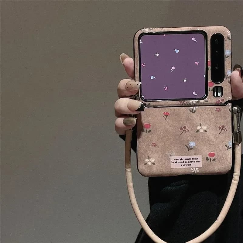 Retro Brown Floral Leather Flip Phone Case For Z Flip7/6/5 Mix Flip Pura X  Cover With Portable Hand Wrist Lanyard For Ladies