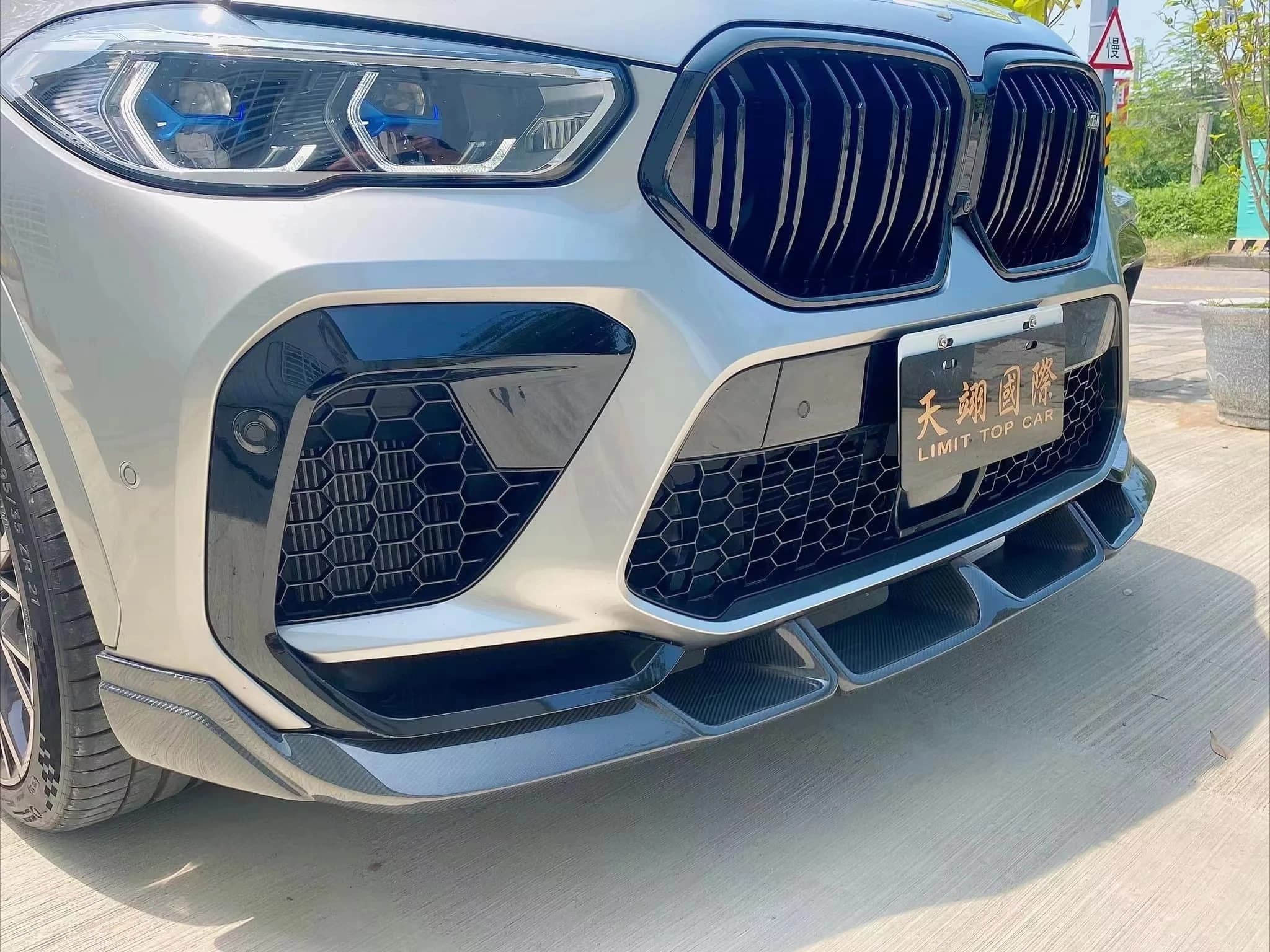 Wholesale LD Style Front Lip  Carbon Fiber Car Body Kit for BMW X6M F96 Bodykit Front Bumper Lip
