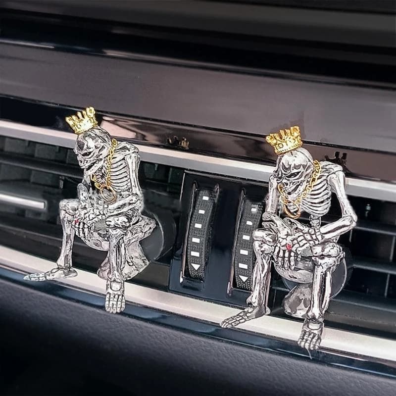 1PC Punk Toilet Creative Keychain Skeleton Sitting on Toilet Retro Car Pendant Spoof Gift Accessories