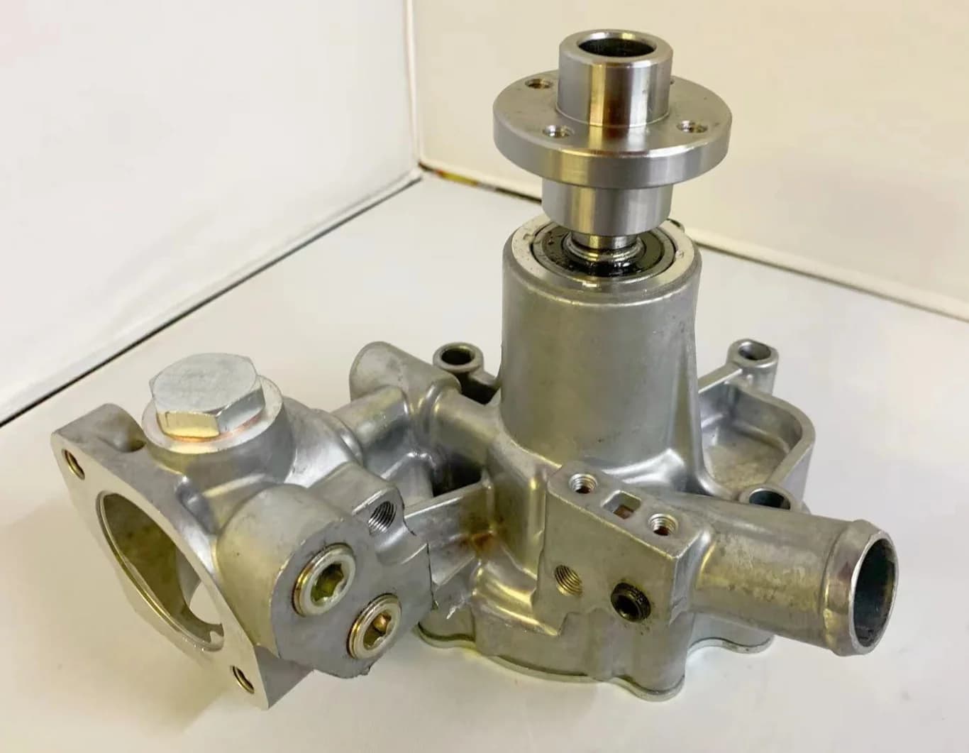 2026 Wholesale Air Conditioning Components Buses Trucks Factories 13-0509 Water Pump Isuzu D201 Thermo King SB-II SB-III SMX-II