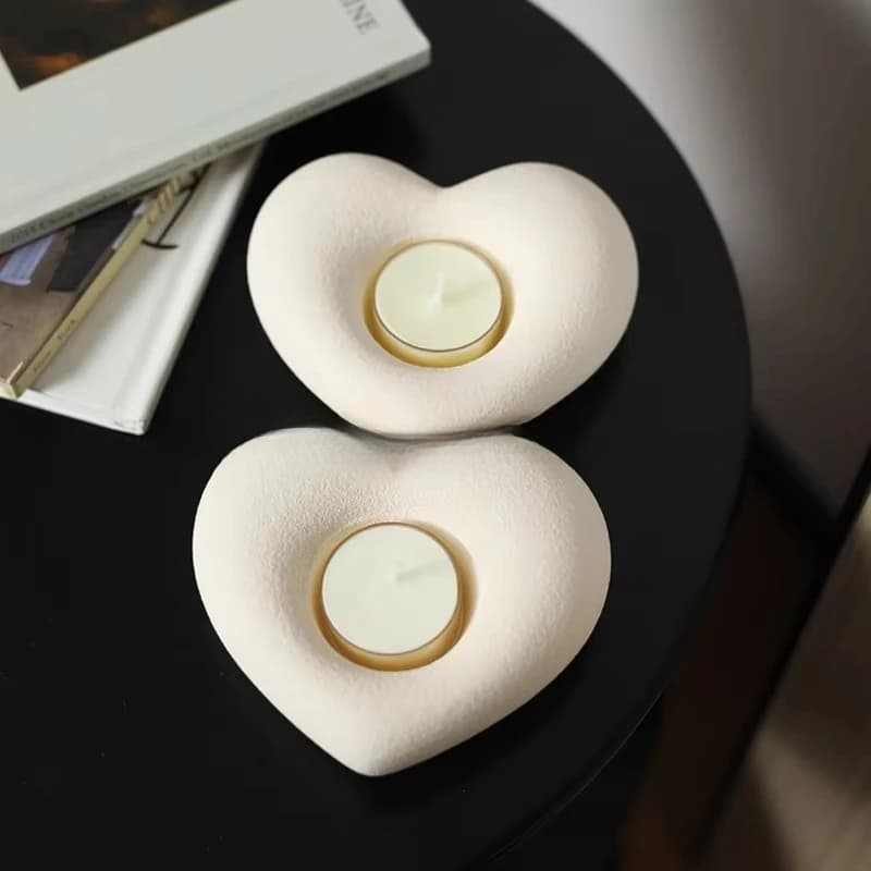 L18- Ceramic Heart-Shaped Candle Holder Dinner Candle Stand Holiday Props Home Decorative Accessories
