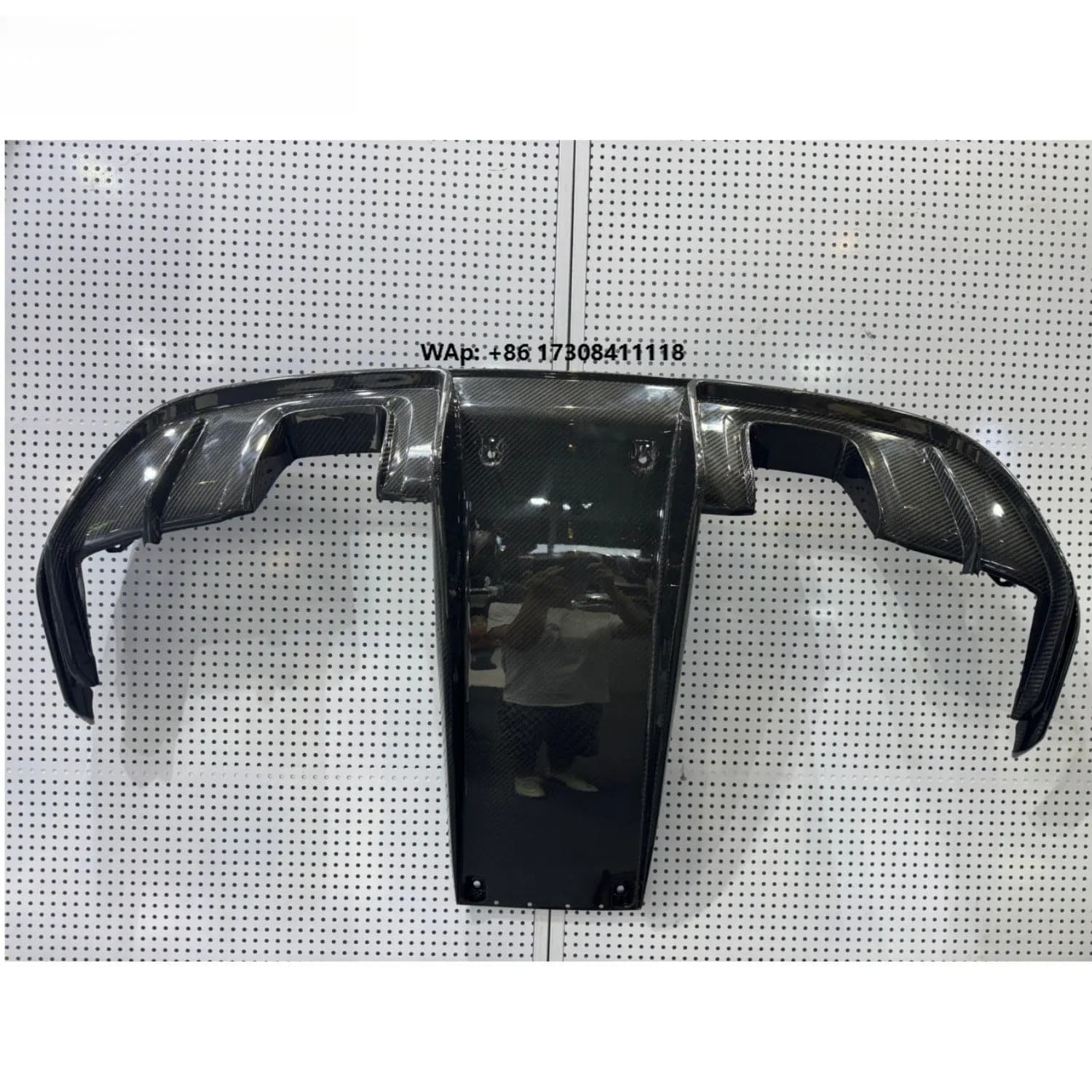 High Performance Dry Carbon Fiber Car Bumpers Rear Diffuser Suitable for 718 GT4 1:1 Rear Diffuser