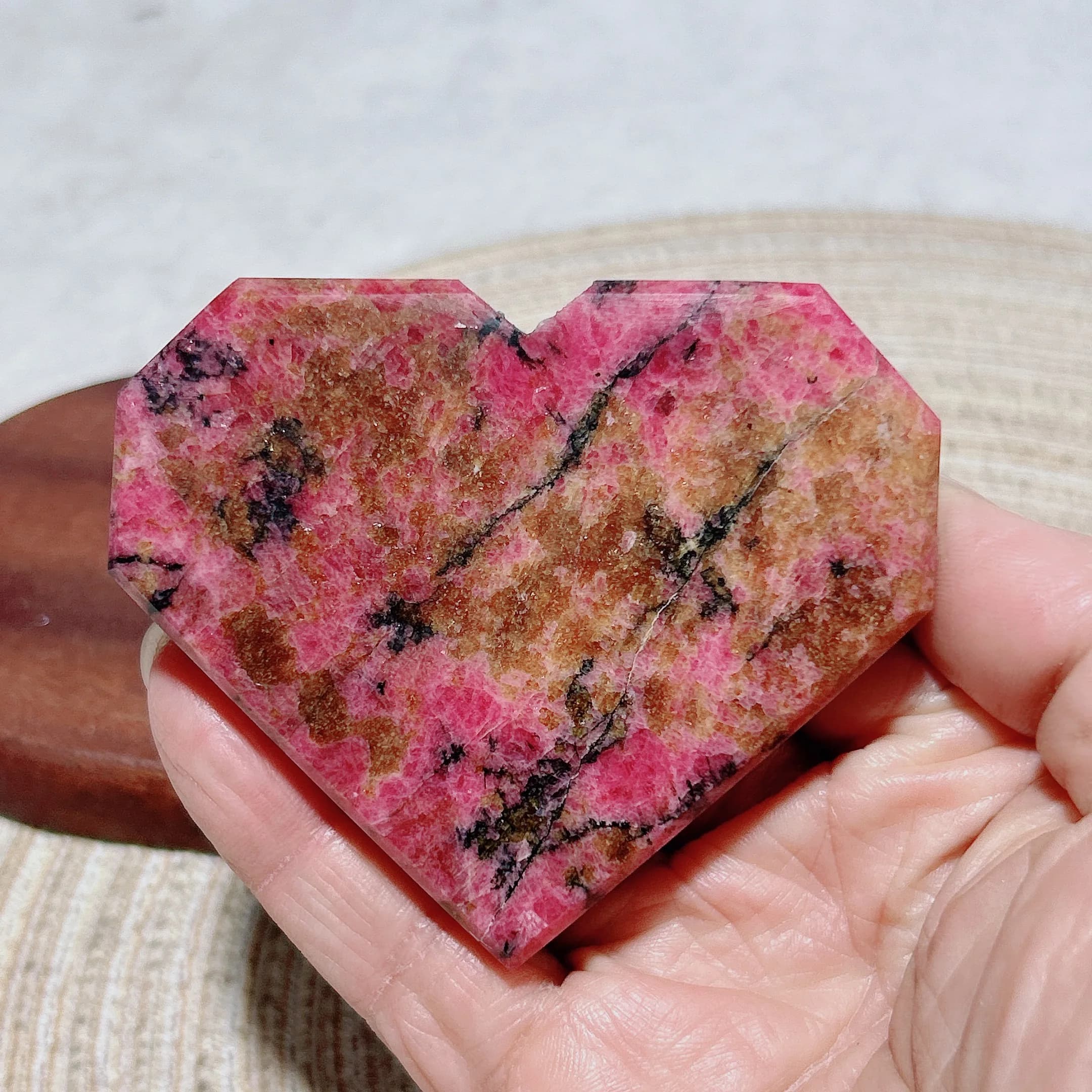 Healing Natural Crystals Rhodonite Polyhedral Big Heart Polished Gemstones High Quality Mineral Energy Home Decorations Gift