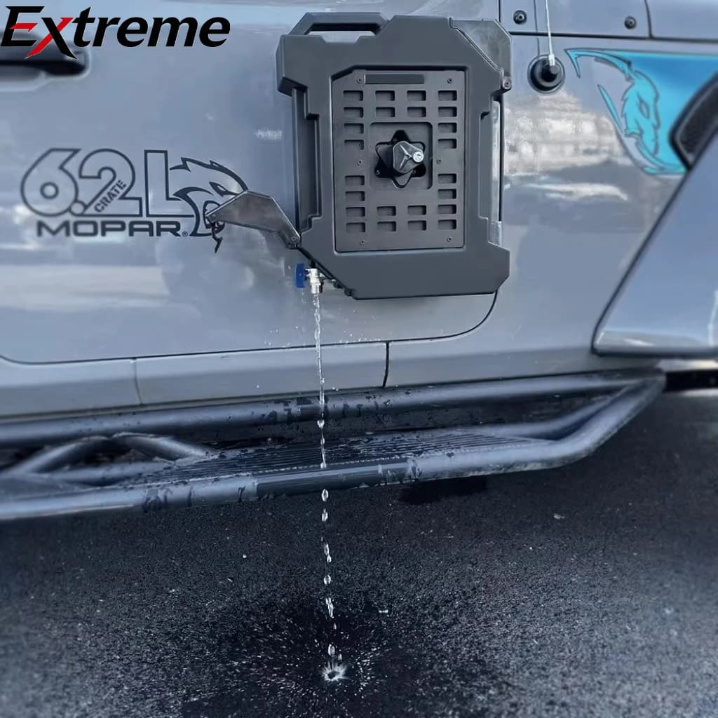 Offroad Jerrycan With Bracket for Jeep Wrangler Accessories 9L Door Water Container Oil Drum with Faucet for JK JL
