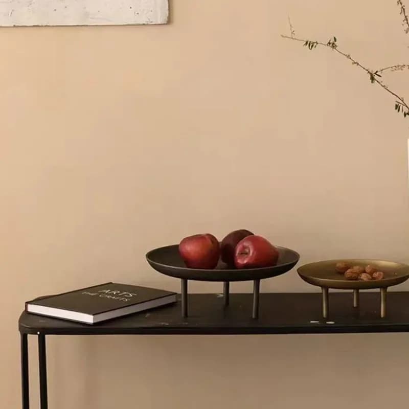 Simple and modern creative three-legged metal fruit plate tray ornament round dining table decoration