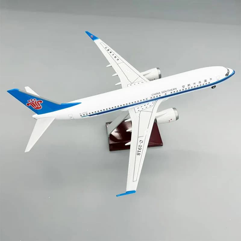 1:190 Scale Aircraft Model 37cm China Southern Airlines Boeing 737-800 Jetliner Light-Up Landing Gear Decorative Display Piece