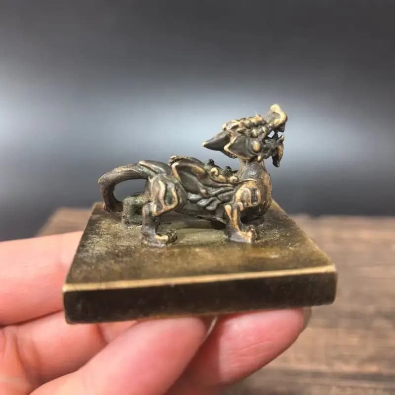 Miscellaneous Items: Antique-Style Bronze from the Han Dynasty An Yuanyi Era, Pixiu Mythical Creature Seal, Craft O