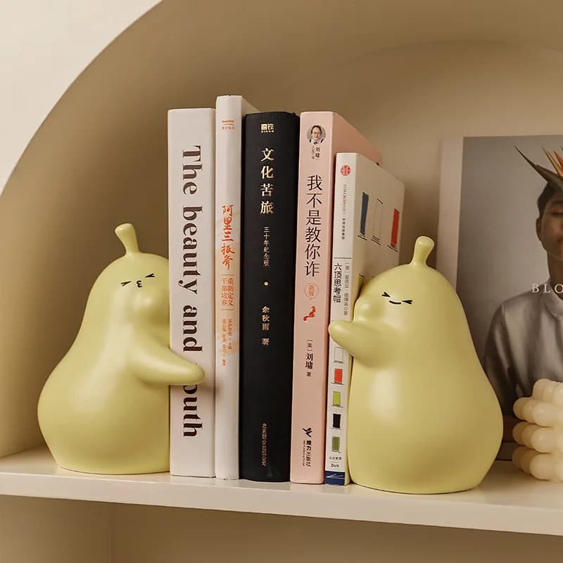 Pear Bookend Resin Hugging Figurines Pear Book Pear Statue Decorative Bookends for Shelf Living Room Home Cabinet Ornaments