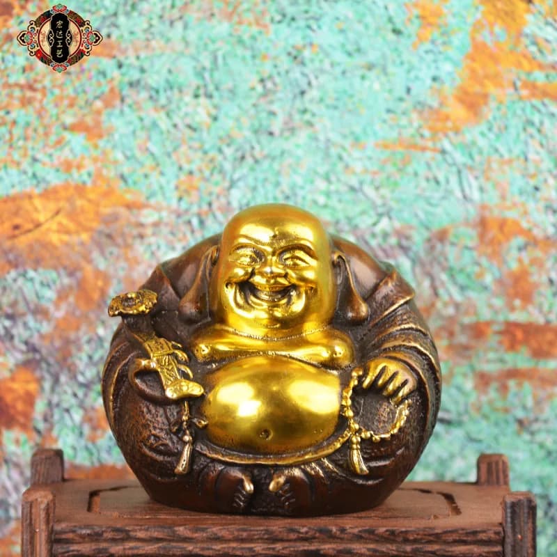 Small, all-brass Maitreya Buddha statue, gilded, with a large belly, for Buddhist offerings, a copper gift item, and a decorativ