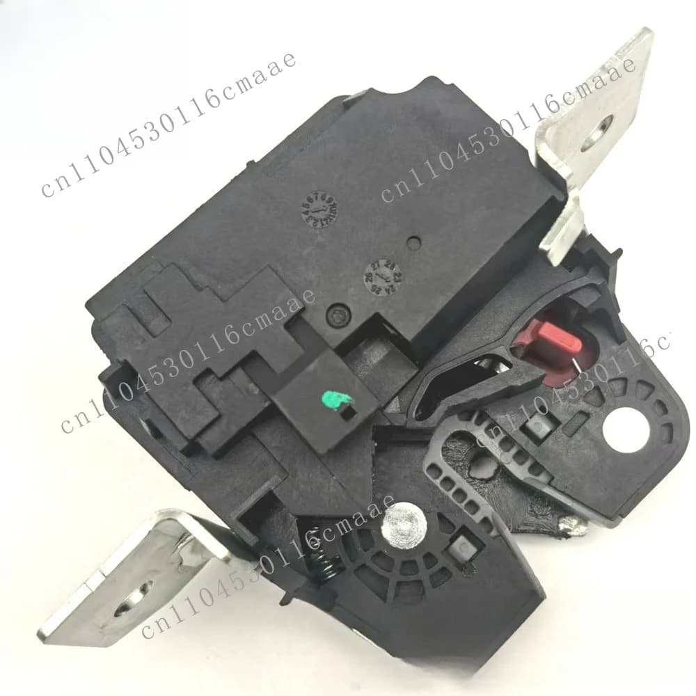 OE: 1697400035 1697400135 Applicable to trunk tailgate block