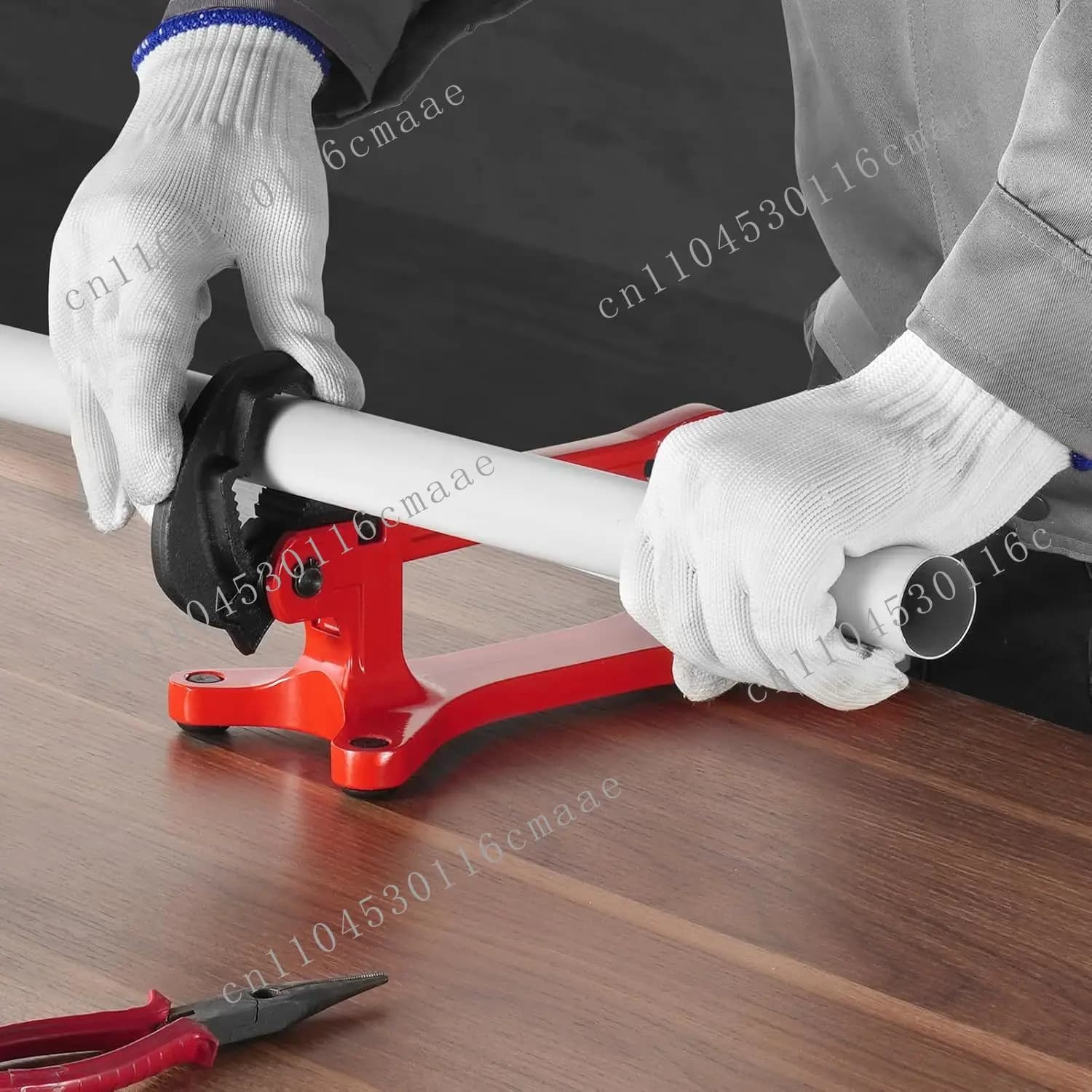 Portable pipe wrench, clamping range from 1/8 to 1 1/2 inches, pipe pliers