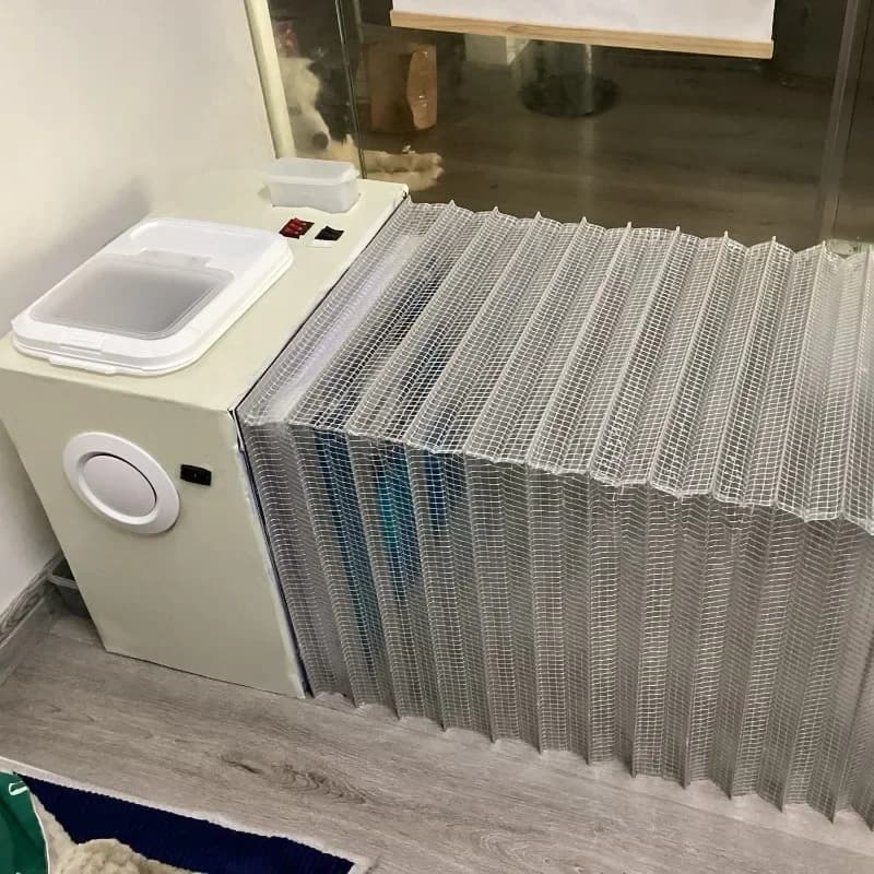 Household pet cleaning equipment, spraying, drying, remote feeding, self-replenishing drinking water intelligence